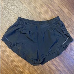 Lululemon Hotty Hot shorts 2.5”